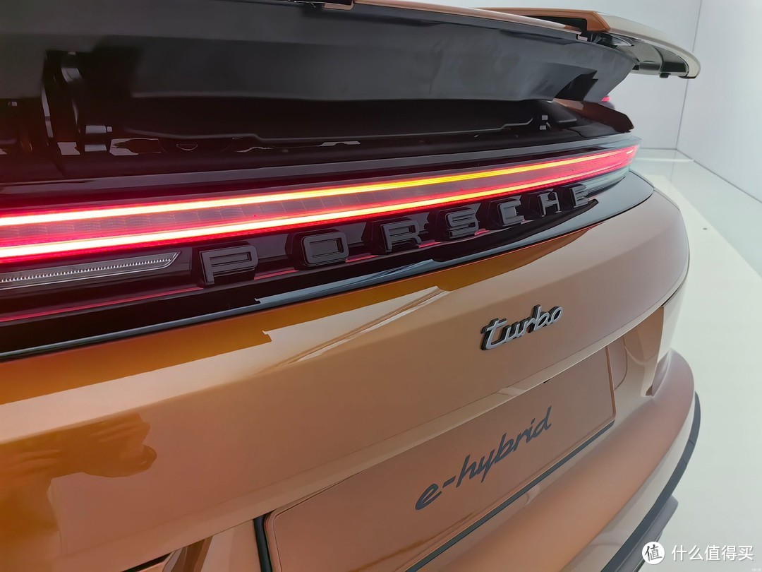 保时捷Panamera E-Hybrid：豪华混动新篇章，绿色出行的未来之选