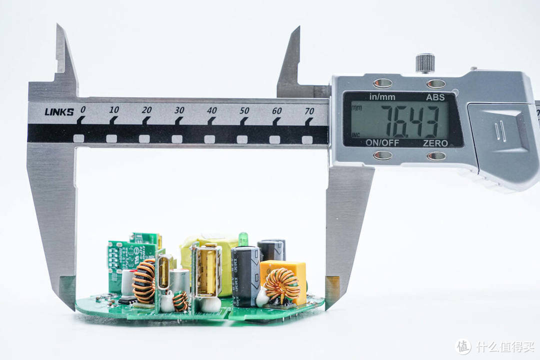 拆解报告：石龙富华UE 35W 2A2C氮化镓快充插座UEP35A322BLA