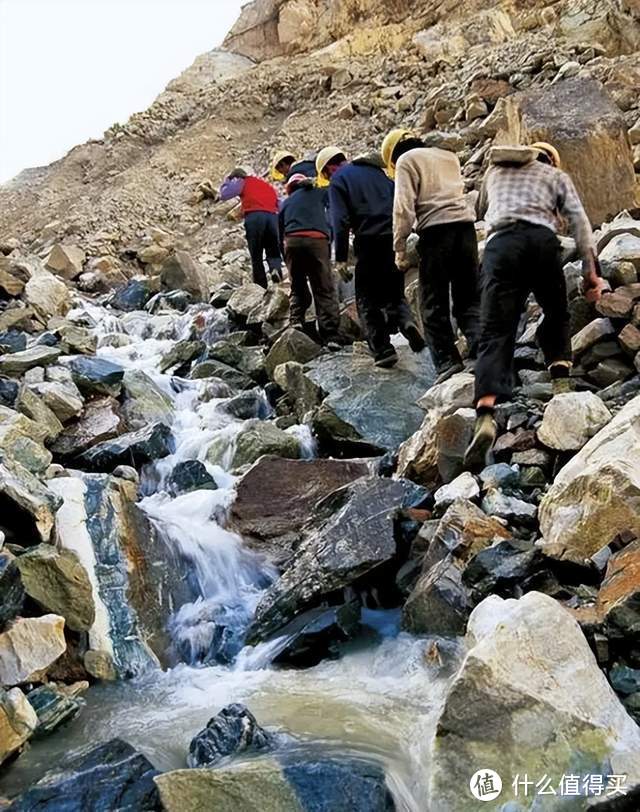 在这10个地方捡了1年石头，回北京直接买房，新疆是“致富天堂”