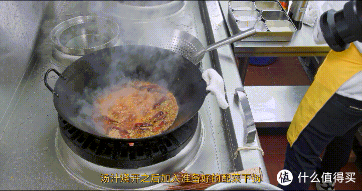 厨师长教你：“麻辣烤鱼”的非家常做法，皮脆肉嫩，麻辣味厚