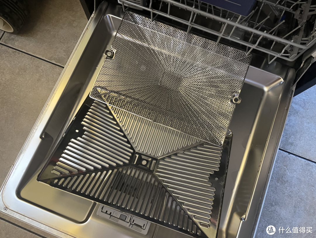 洗碗机里也有“器灵”了？当油烟机遇见洗碗机，清洁就是这么神奇。