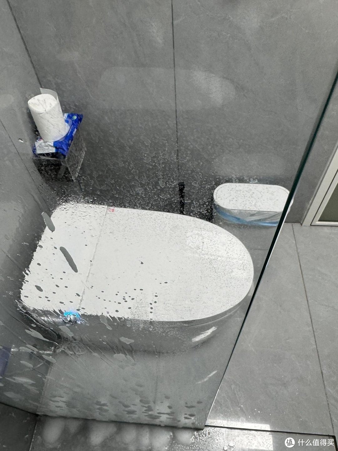 卫生间别再用玻璃做干湿分离了，现在流行这样设计，省钱又实用