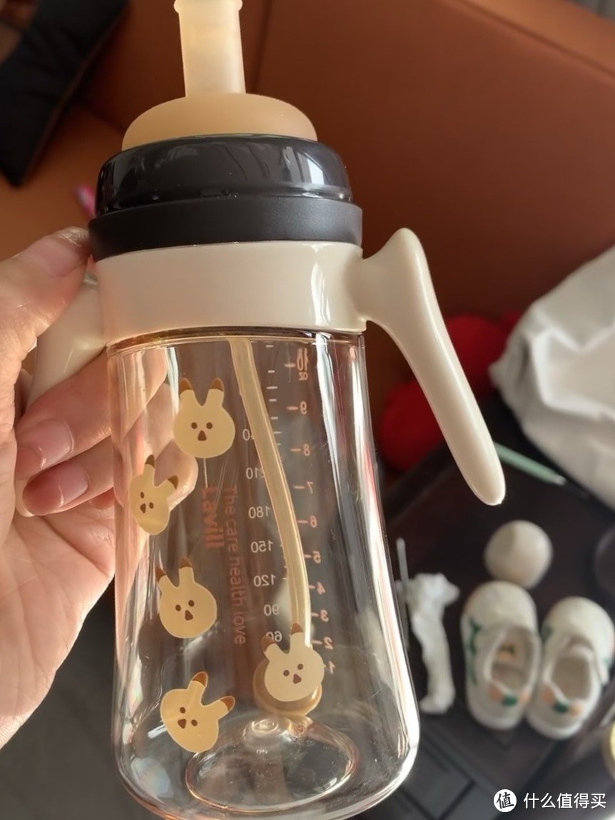 奶瓶是宝宝在婴儿时期必不可少的用品