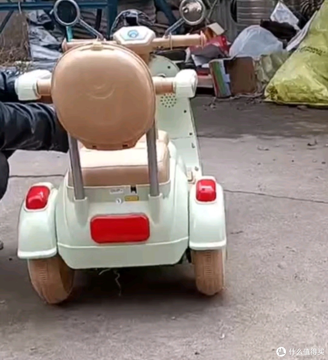 儿童电动摩托车，让孩子成为小区里的焦点！