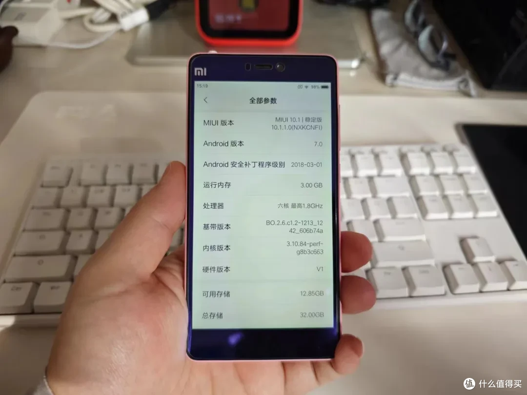 图片至于配置,小米4c是骁龙808处理器,存储组合低配版是2g 16g,高配版