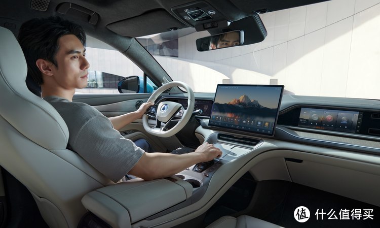 腾势汽车全新豪华SUV N7震撼上市 重新定义智能舒适出行