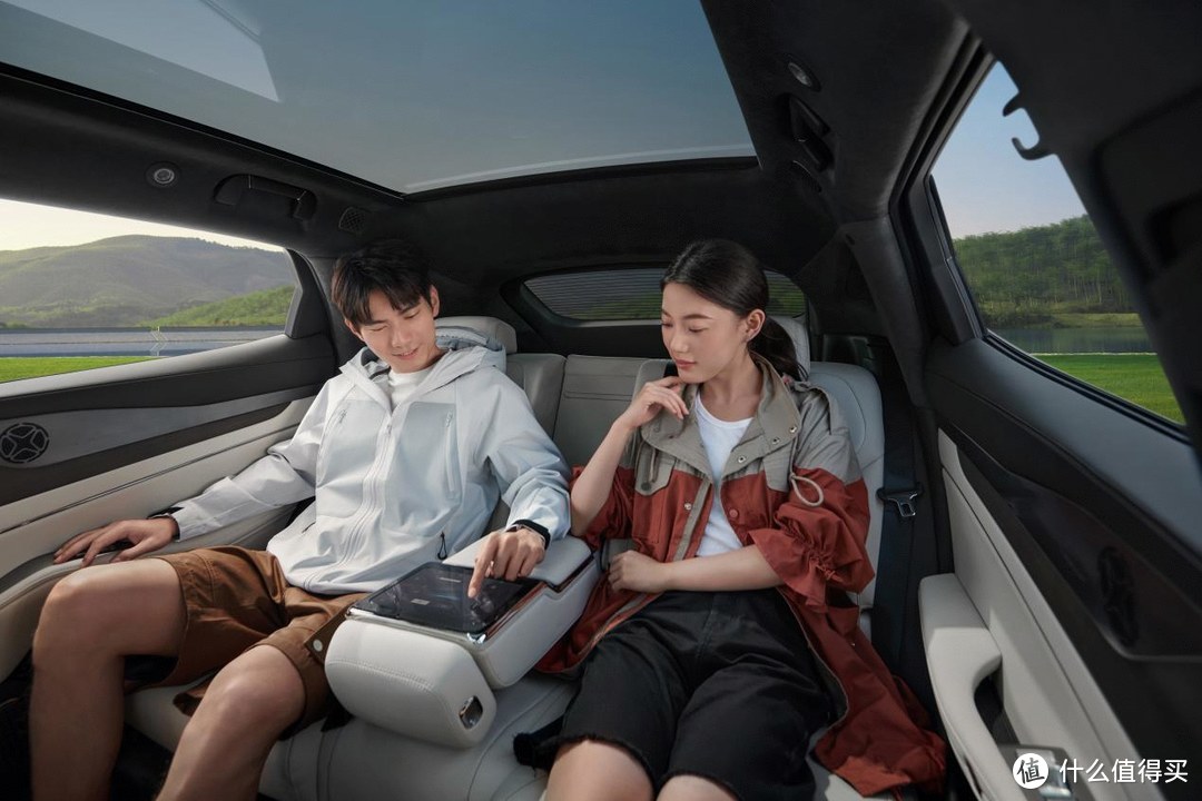 全新腾势N7上市23.98万起，100万内最豪华舒适的智能电动SUV