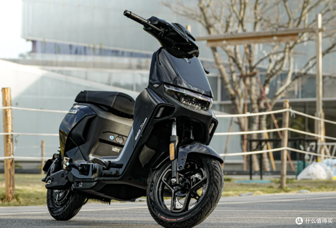 九号电动mz mix无疑是一款很适合上班通勤的电动车,或者