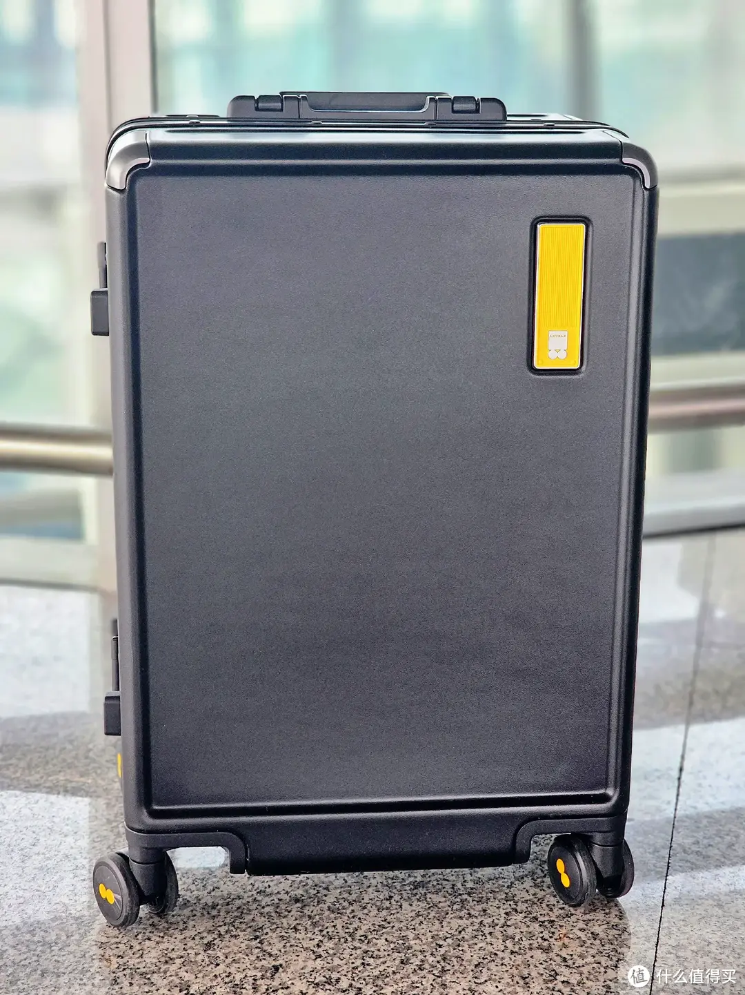 我老婆说：这个行李箱能用一辈子！地平线8号氦系列铝框登机箱，双材质/静音轮/强收纳，商务人士必备！