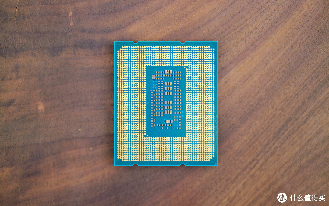 800元价位的性价比神U玩游戏够用吗？Intel i5 12490F和AMD R5 7500F应该怎么选？