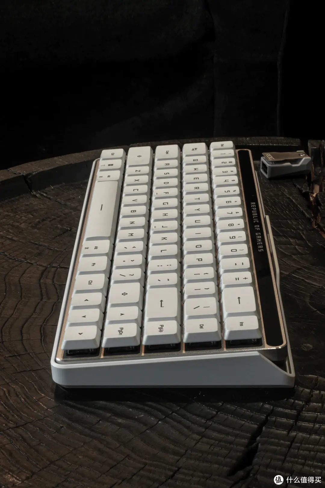 开箱体验丨ROG 魔导士 RX Low Profile键盘