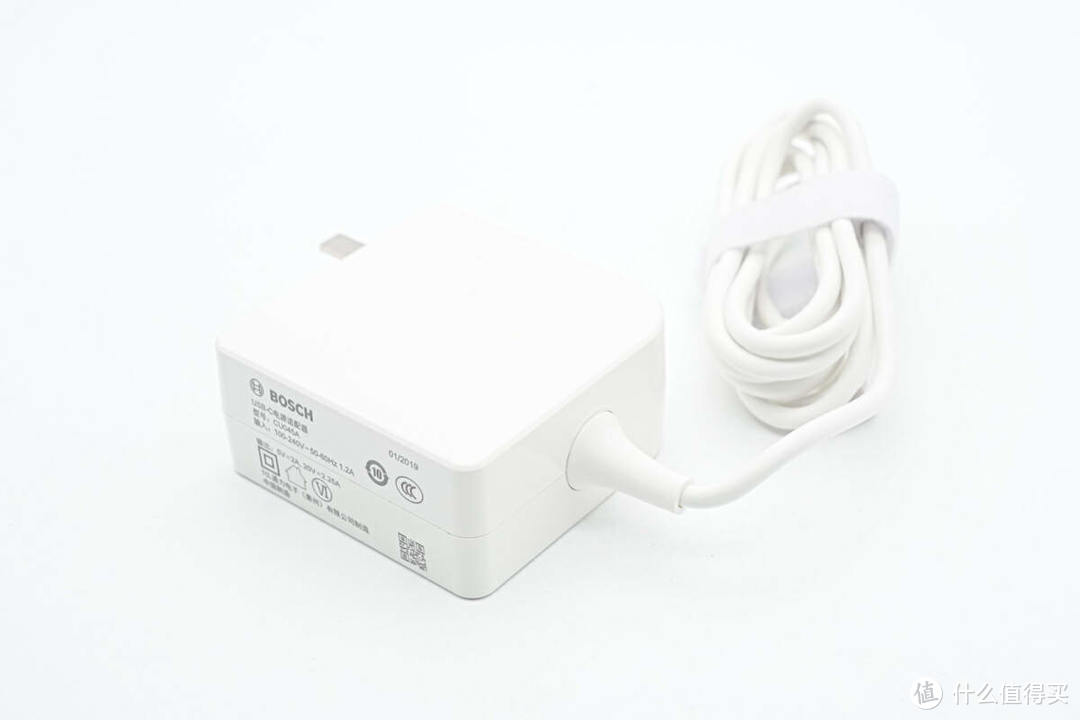 拆解报告：BOSCH博世45W USB-C电源适配器CU045A