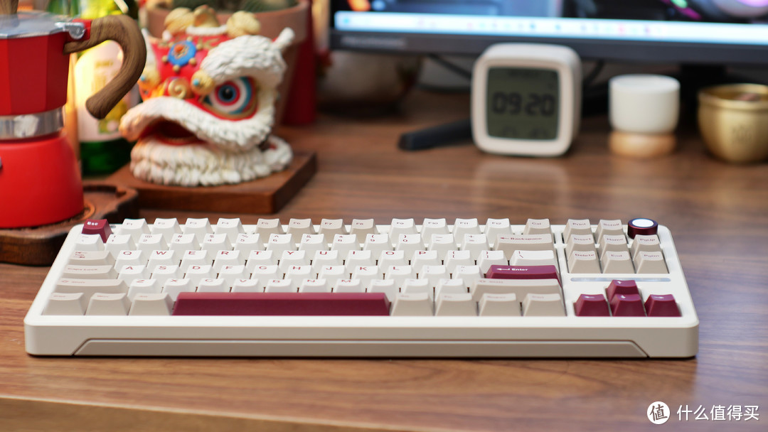 造型复工时尚，键盘做工堪称完美，今年入手最打动我的一把键盘，来自新品牌ilovbee B87出品