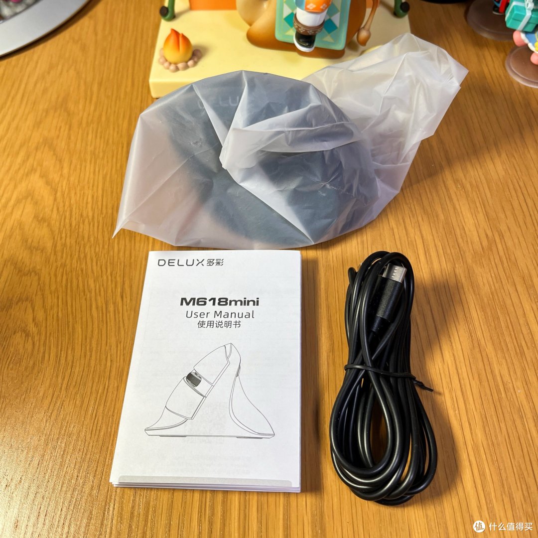 多彩m618mini垂直鼠标使用彩色纸盒包装.