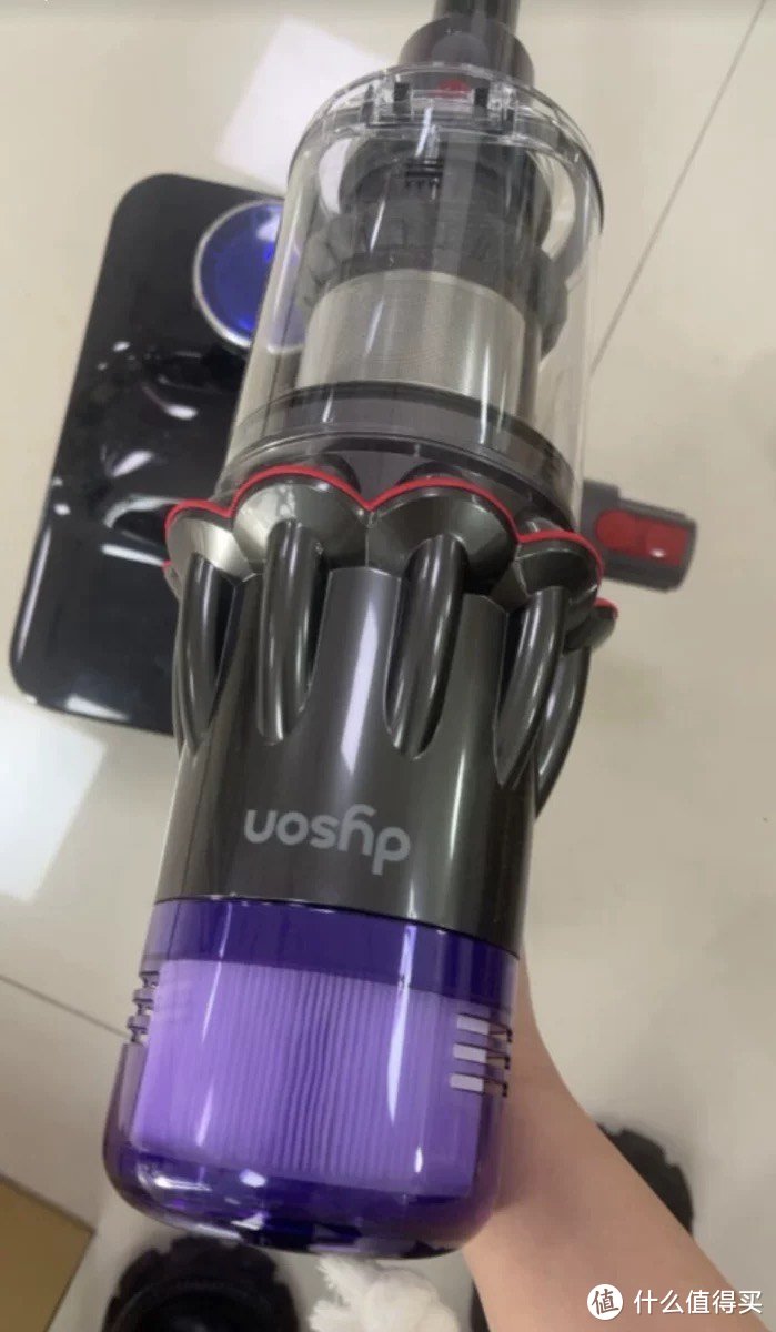 戴森吸尘器V10：小户型的完美清洁之选