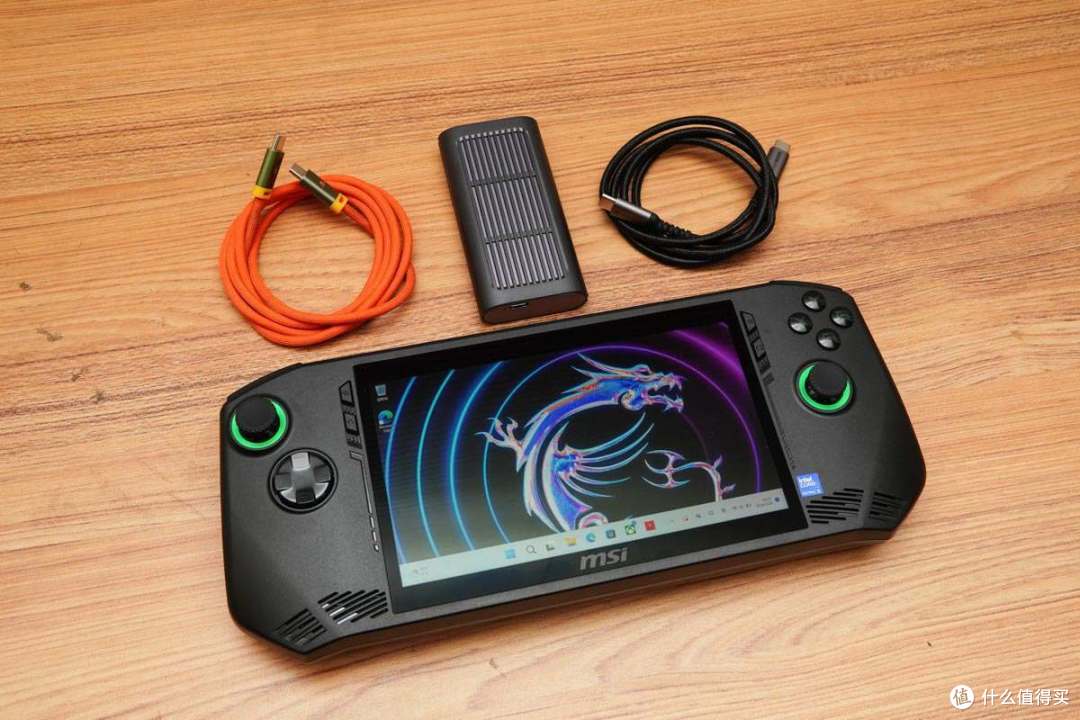 雷电4接口既是掌机也是便携笔电微星msiclaw掌上游戏机外置存储体验