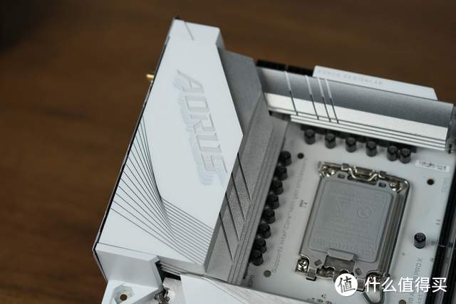 技嘉Z790冰雕X主板评测：白系悍将，将14代酷睿性能拉满！