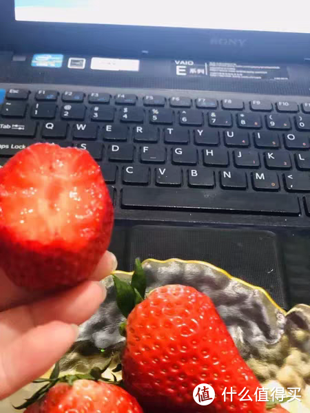 自然成熟的草莓最甜了