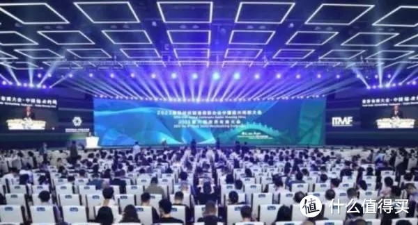 中外通讯社主编徐晓艺出席2023年第六届布商大会