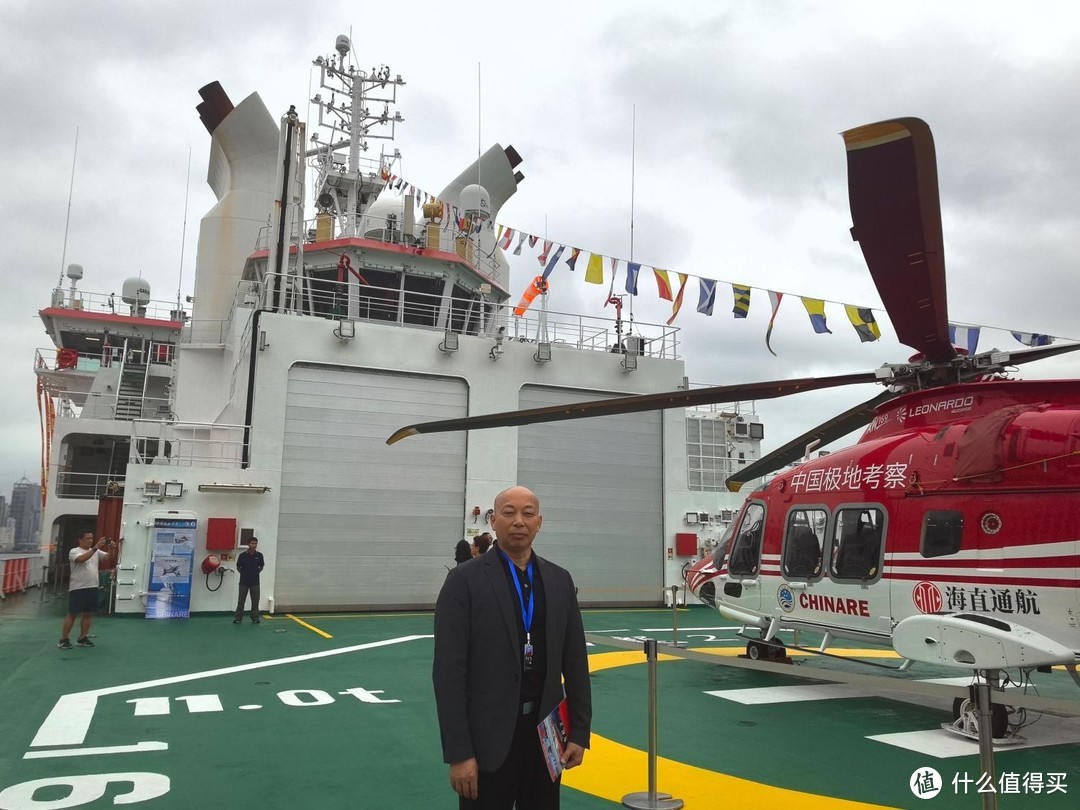 肖扬参访我国第一艘自主建造的极地科考破冰船“雪龙2”号
