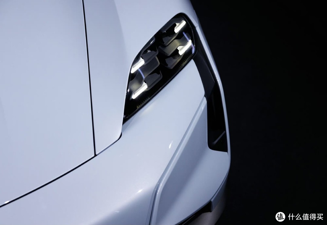 新款保时捷Taycan预售启动，新增猎装车型，预售价100.8万-199.8万元。