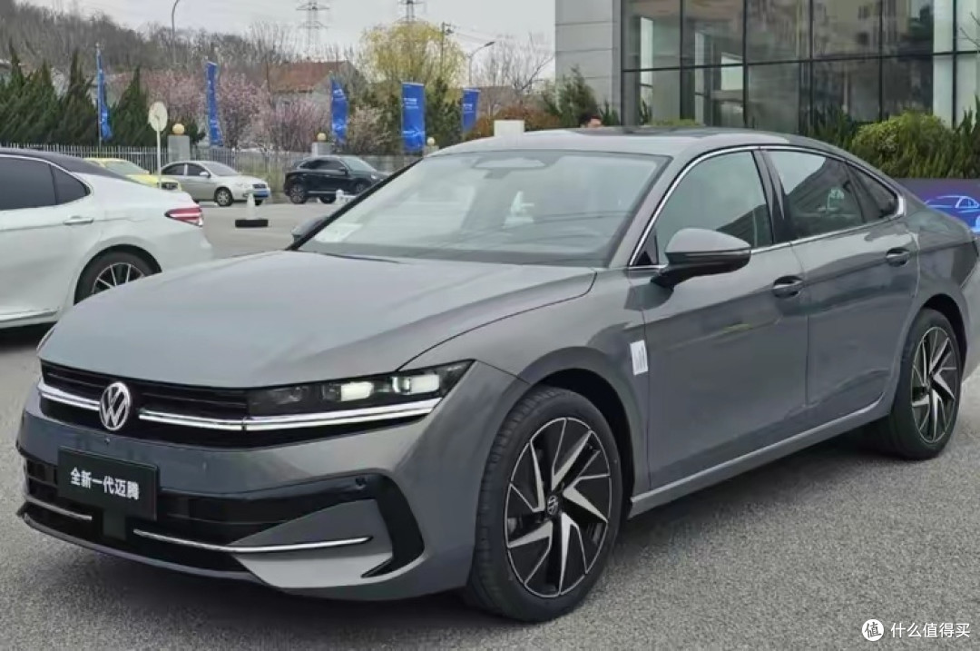 全新大众迈腾再现身,车长4990mm,部分配置曝光,配哈曼卡顿音响_轿车