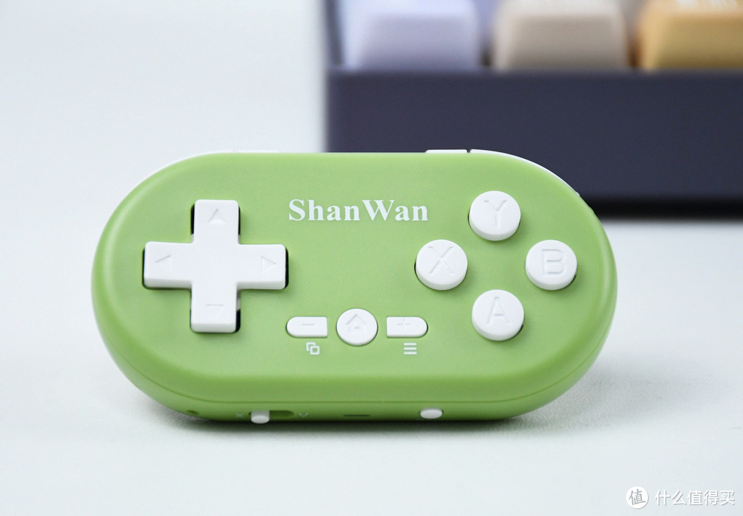 三档连接模式，比手掌心还小的迷你游戏手柄：ShanWan Q36简评