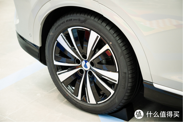 腾势N7豪华SUV：智能、舒适、安全的完美结合，家庭用车首选！