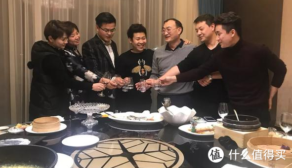 轮到你敬酒不知道说啥？牢记这3句“敬酒词”，让人对你刮目相看