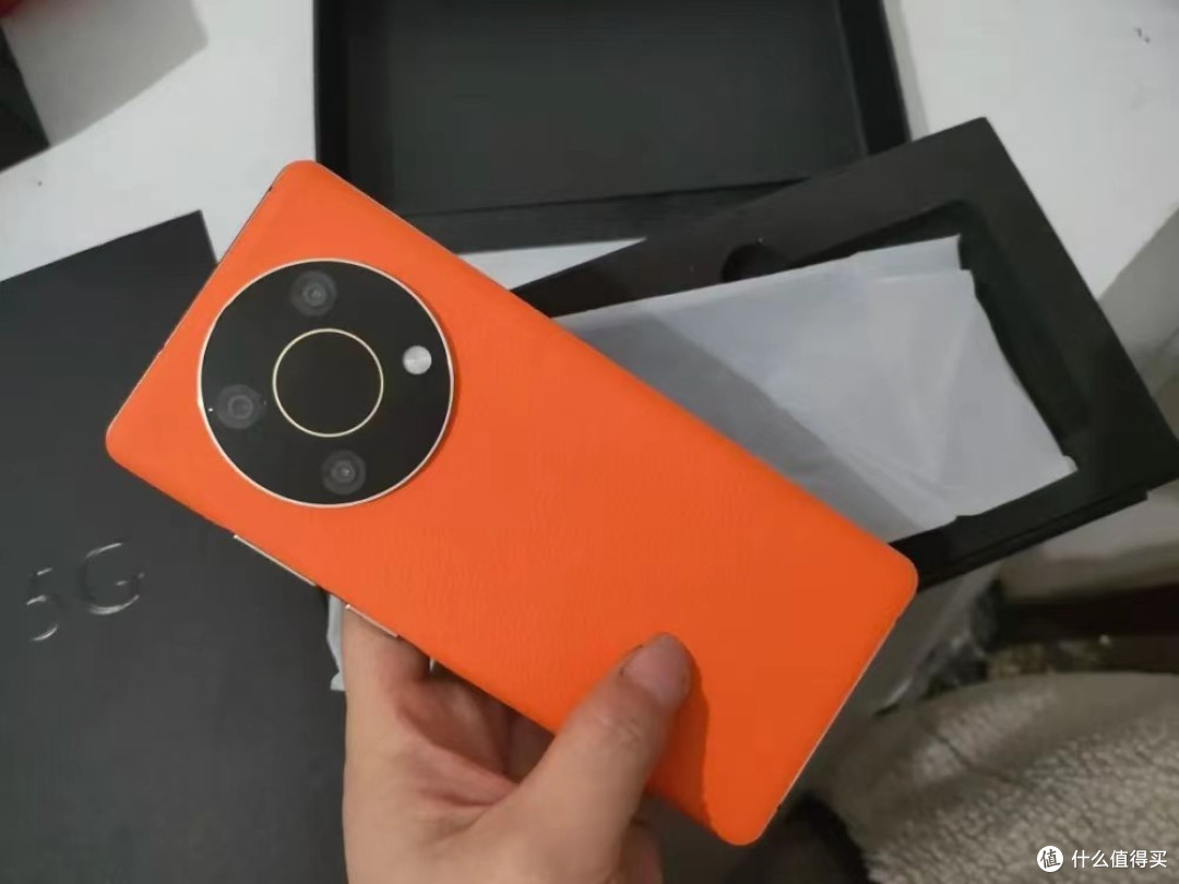 8000mah超大容量电池是其一大亮点,这样的电池容量在同价位手机中极为