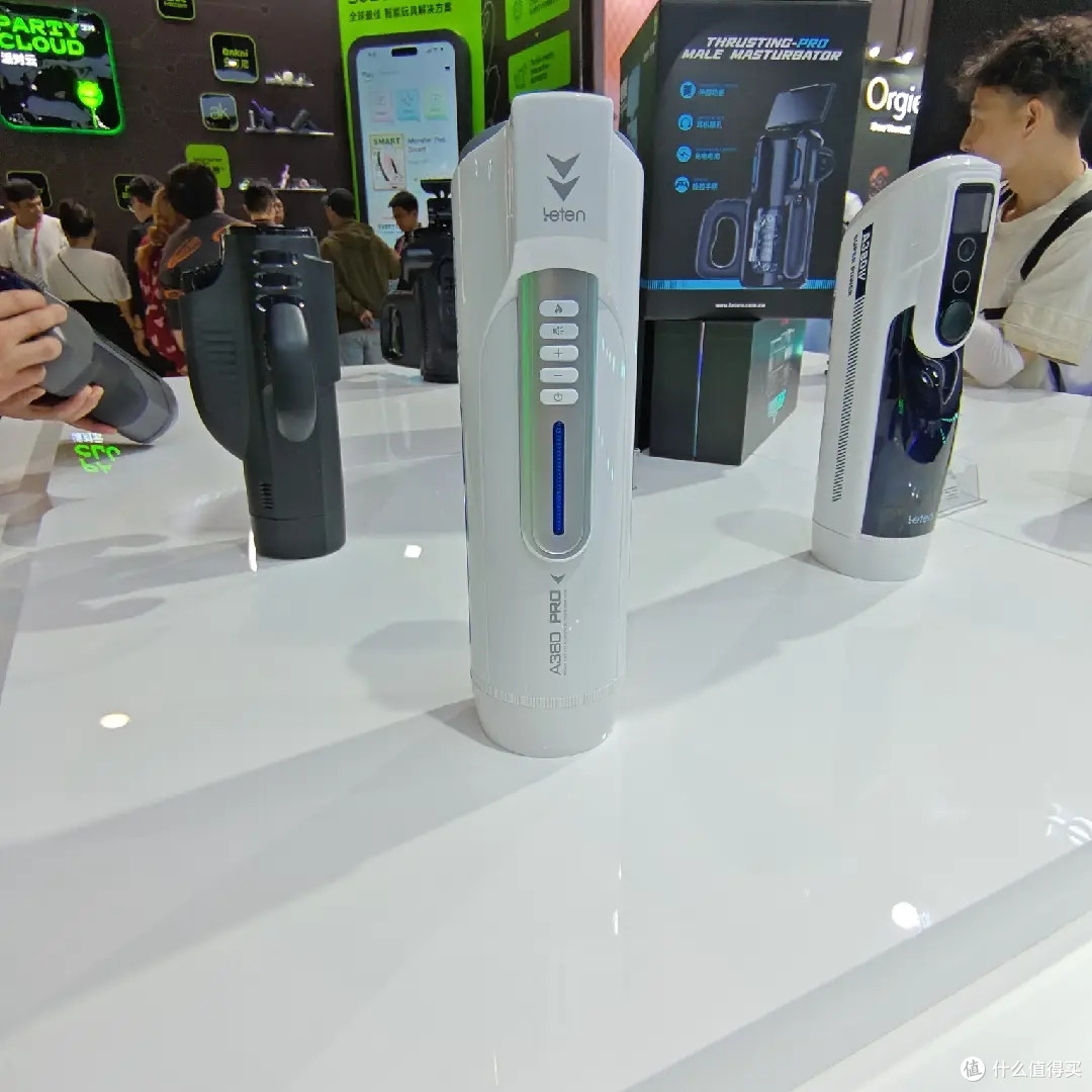 (左到右依次是"""a380 3代""a380 4代")(未来舱三代电动飞机杯)第八站