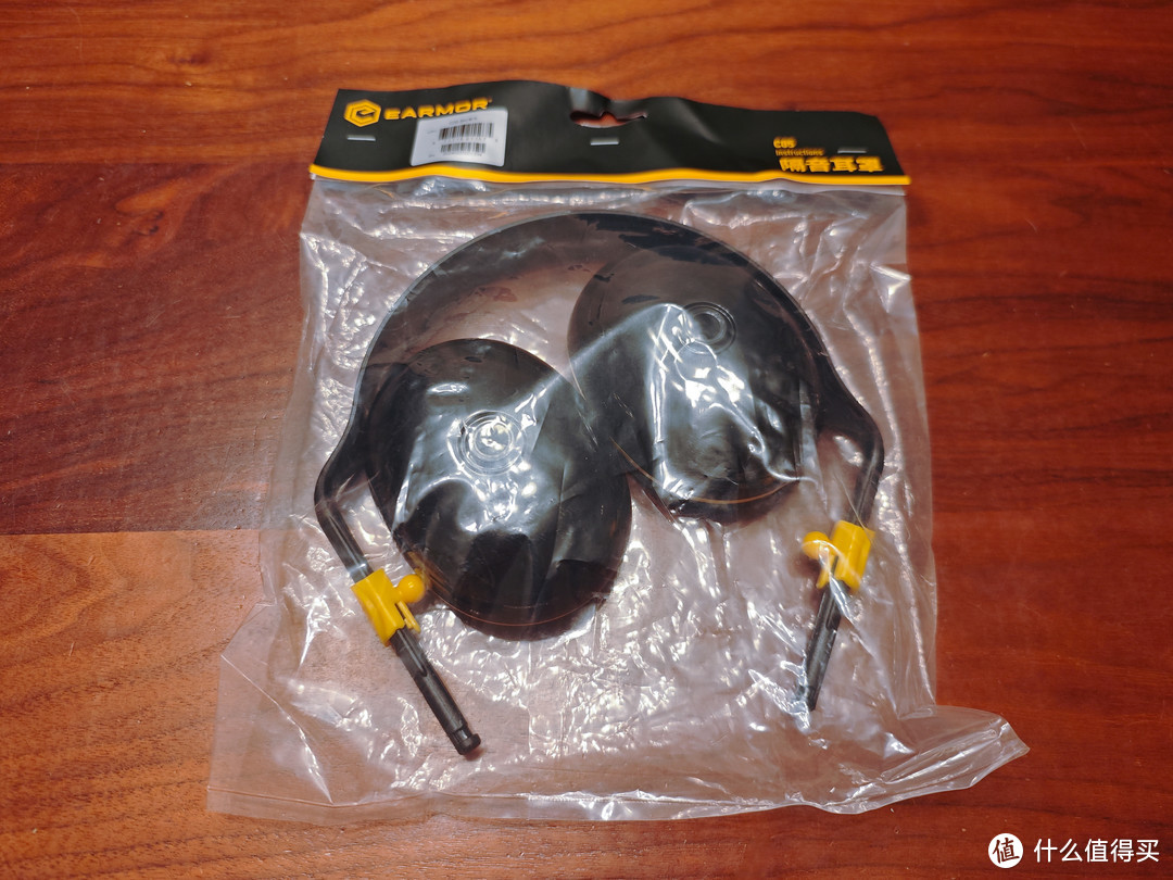 OPSMEN出品，隶属于Earmor（耳魔）C05系列，属于工业级降噪隔音耳罩系列。