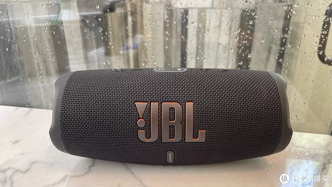 出游好伙伴：JBL Charge 5蓝牙音箱