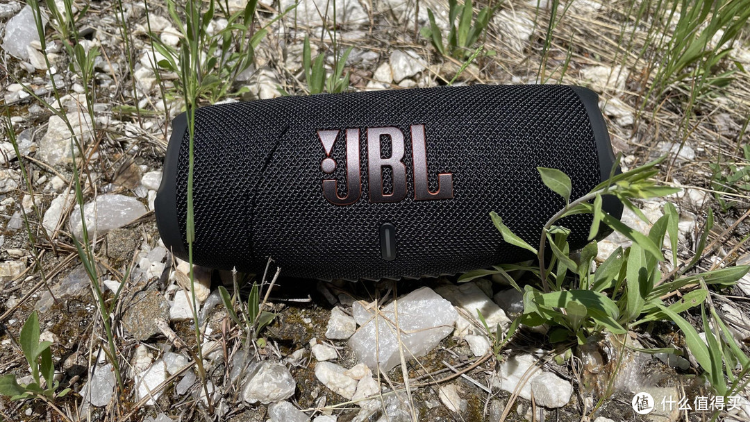 出游好伙伴：JBL Charge 5蓝牙音箱