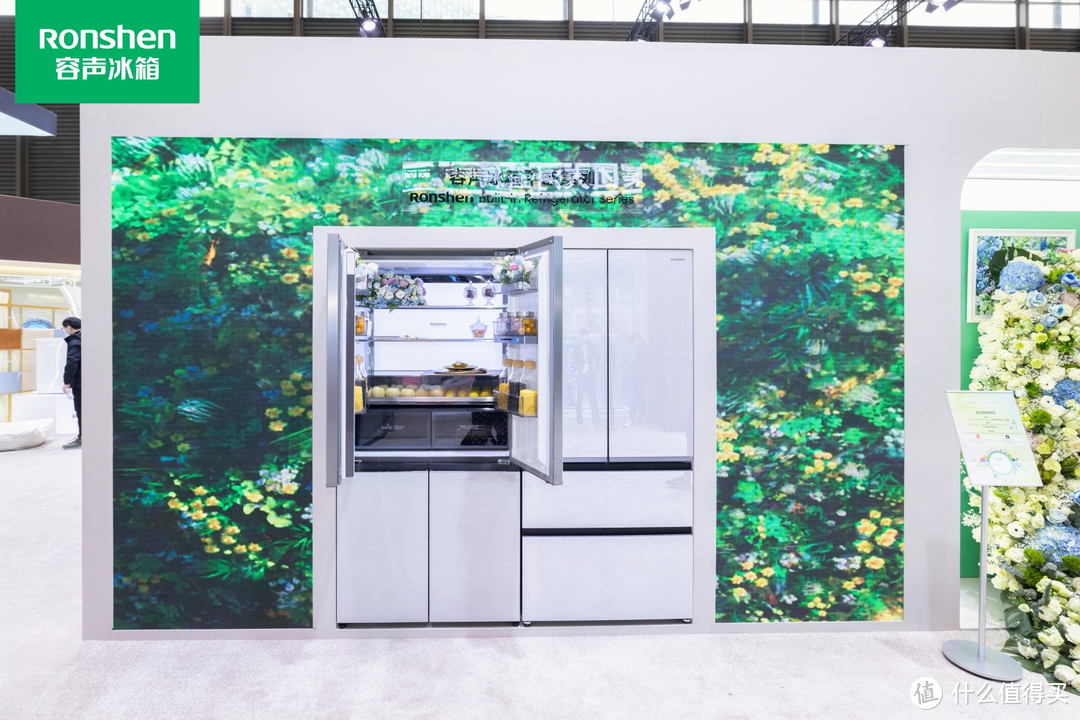 （2024上海AWE容声冰箱展区，展示的就是容声560WILL养鲜平嵌冰箱）