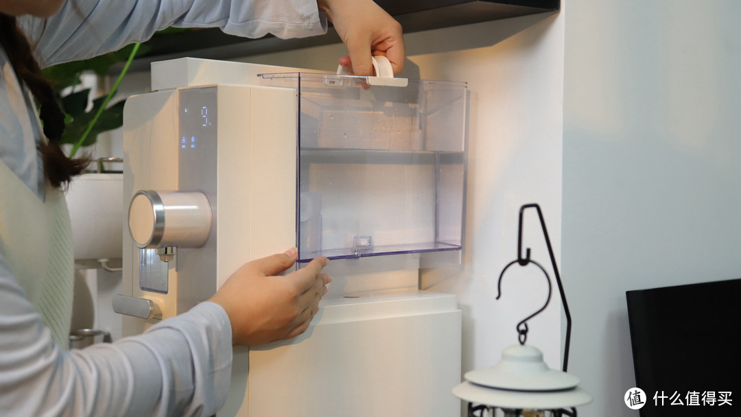 夏日必备神器：宜米西塔制冰饮水机，制冰制热一键搞定！