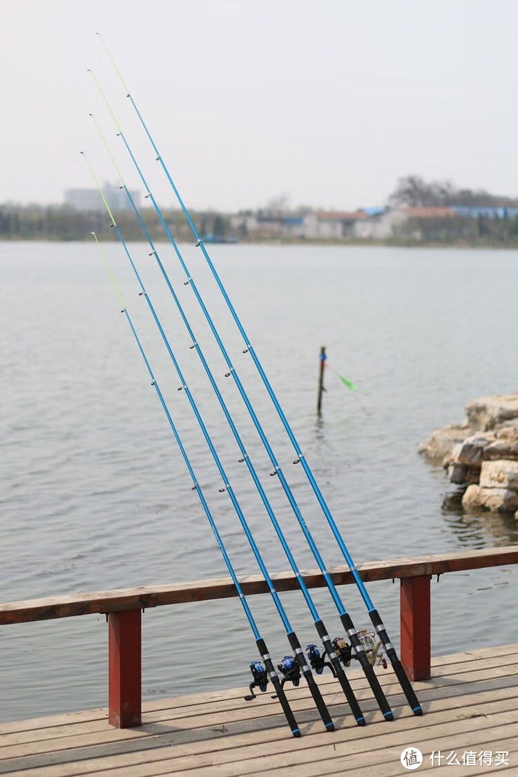 钓鱼爱好者必看！不同水域如何选择不同的鱼竿？