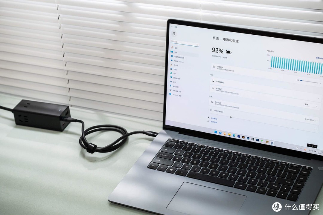 小米67W桌面快充插座Pro：破界的「全能管家」