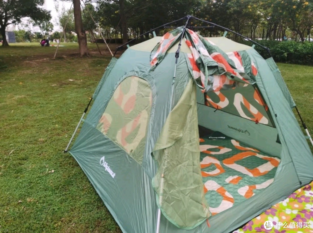 告别拥挤！大空间速开帐篷，让你的户外生活更加舒适自在！