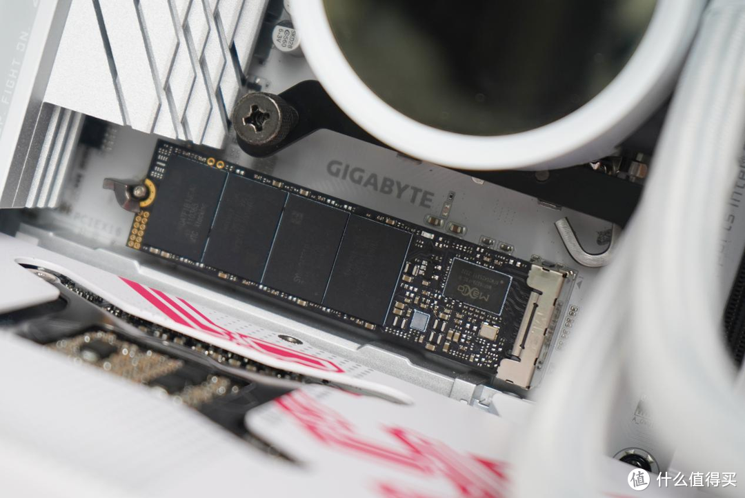 PCIe4.0 SSD天花板！速度与容量齐飞，朗科NV7000-t 4TB评测
