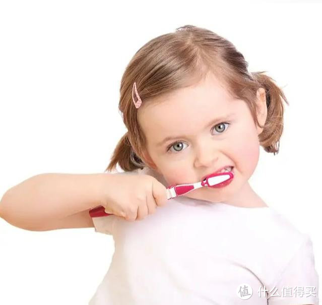 儿童刷牙用电动牙刷还是手动的好？提防三大风险黑幕