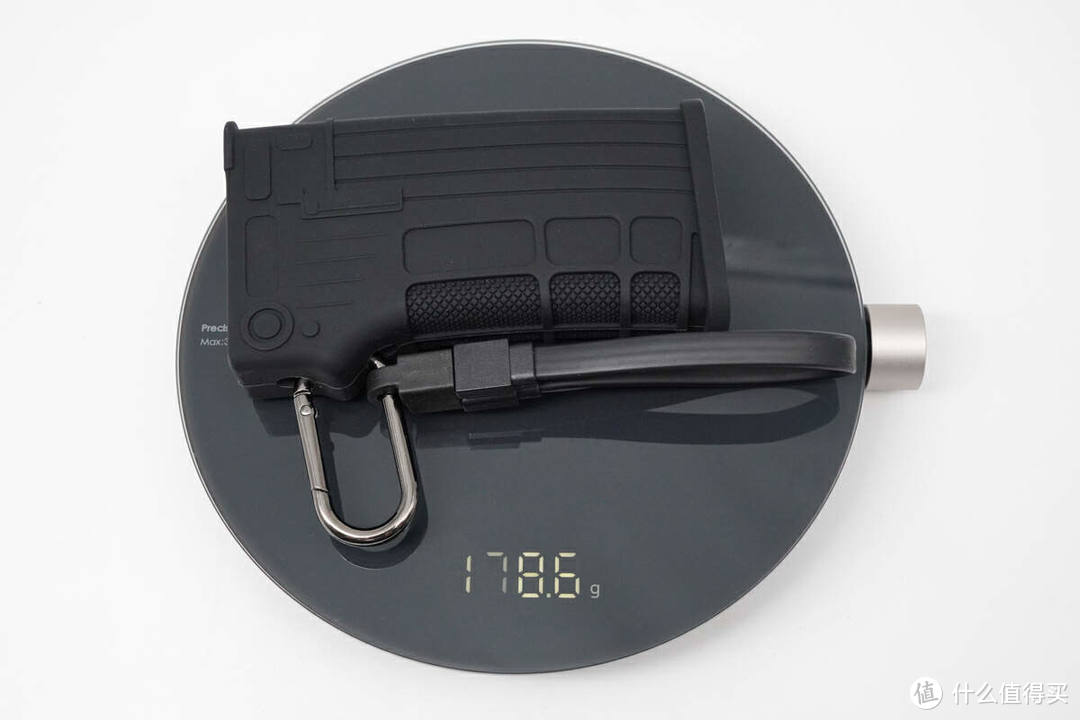 创意“步枪弹匣”造型，IP54级别三防保护，NewQ 闪传卡盒评测