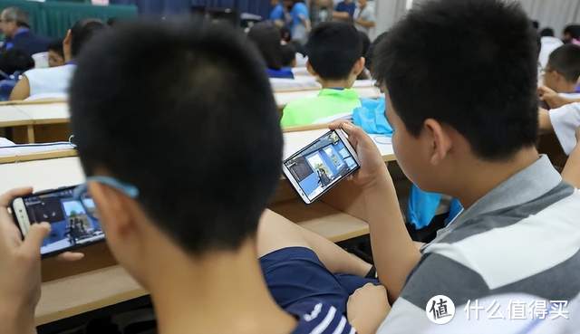 华讯通电子学生证，彻底解决孩子带手机进校园问题！