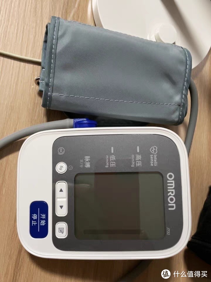 欧姆龙原装进口J732血压家用测量仪高精准电子血压计官方旗舰店