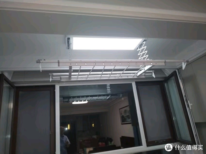 我家阳台晾衣机超智能，京东京造智能晾衣架
