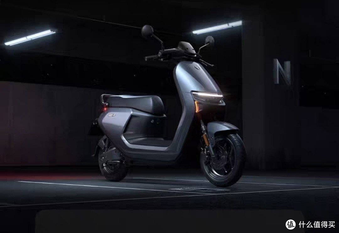 九号电动N70C，年轻人送外卖的第一辆电动摩托，速度快快的！