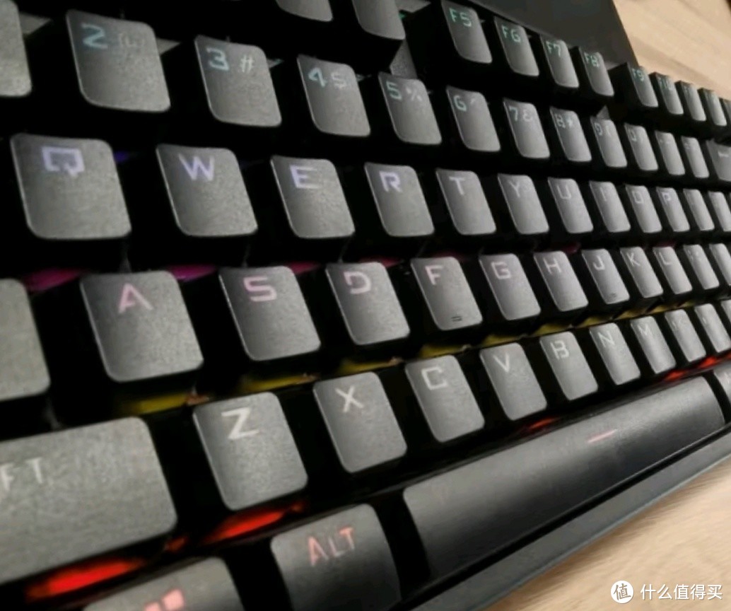 雷神有线游戏机械键盘，游戏办公两不误！
