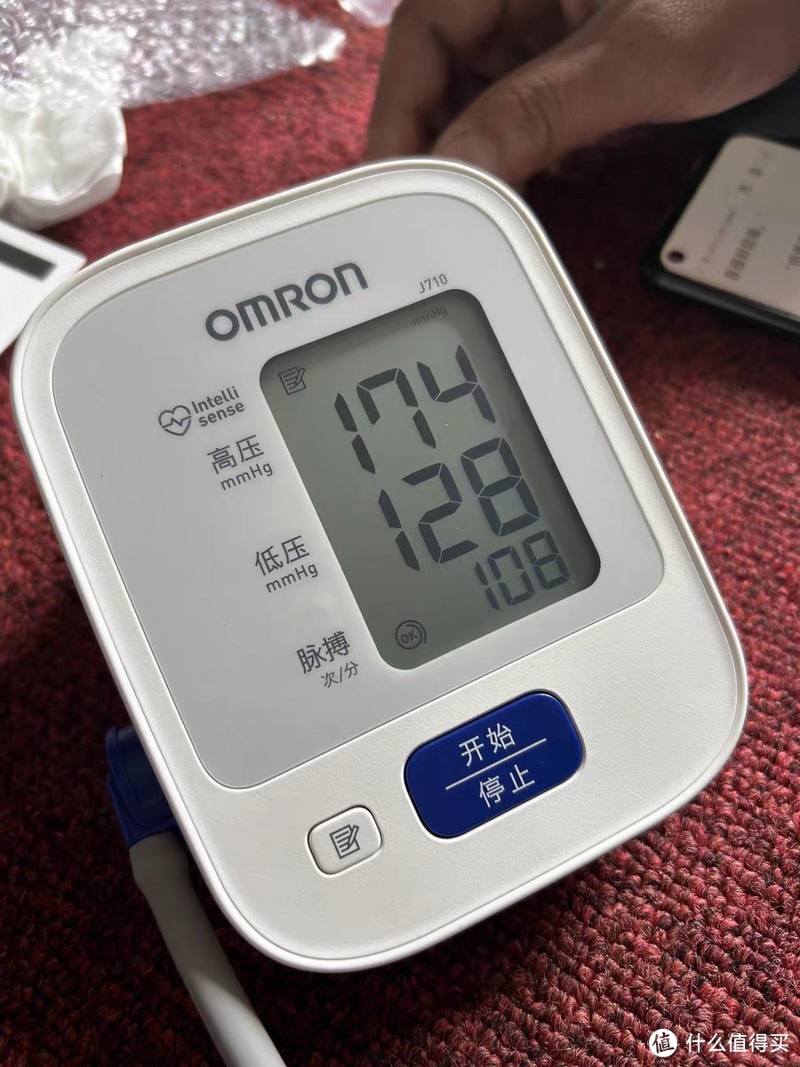 欧姆龙电子血压计日本原装进口血压测量仪高精准家用正品测压仪器