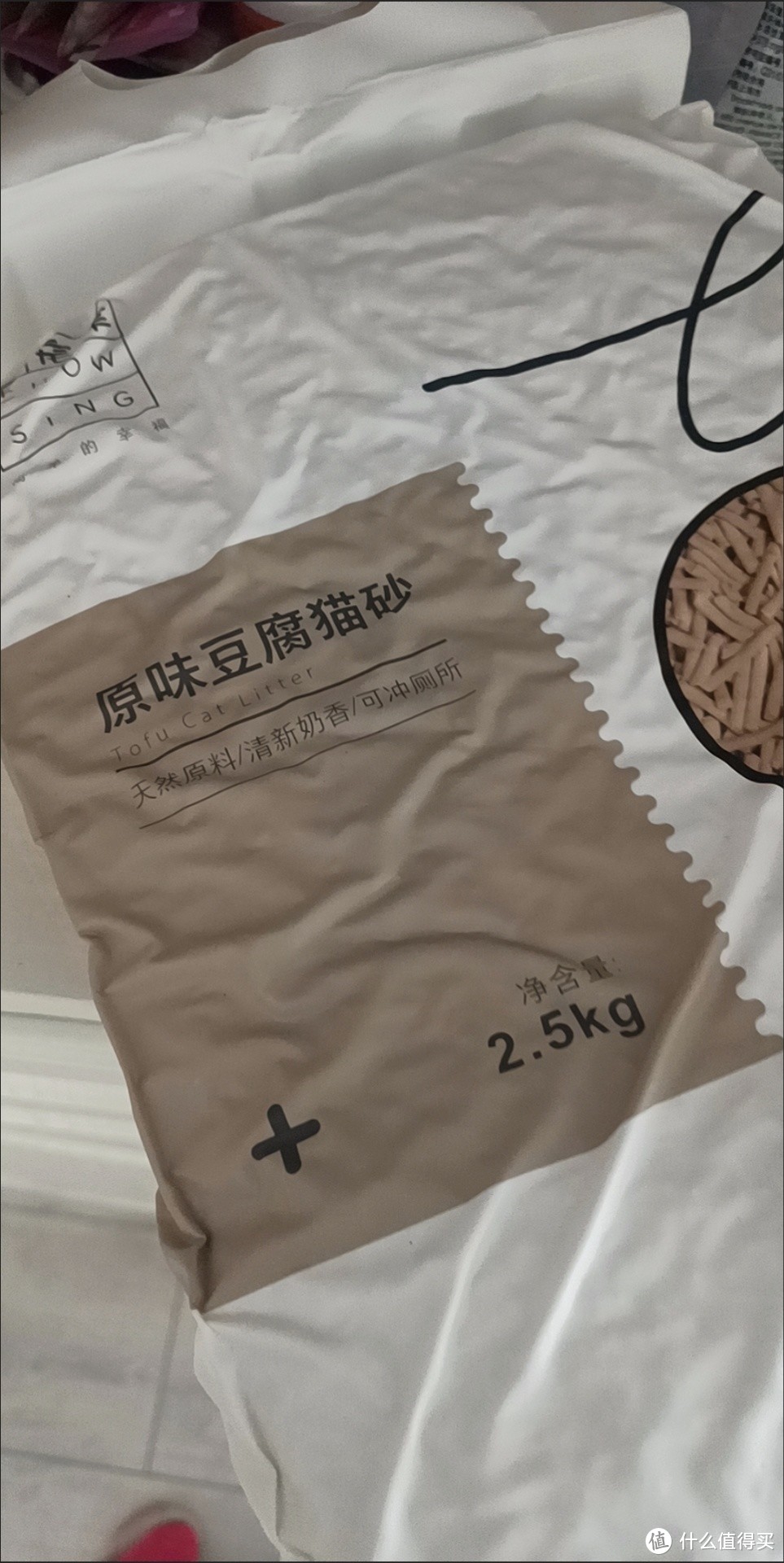 豆腐猫砂VS膨胀土猫砂，铲屎官该如何选择？