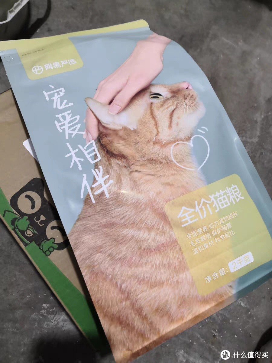 网易严选猫粮：全价营养，宠爱相伴，适合成猫与幼猫的高品质选择